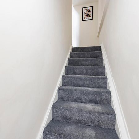2 Bedroom Apartment On Peebles High Street Bagian luar foto