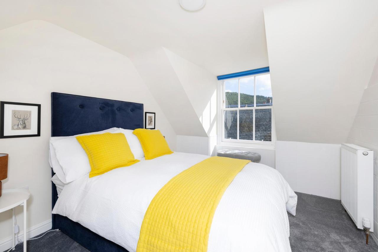 2 Bedroom Apartment On Peebles High Street Bagian luar foto