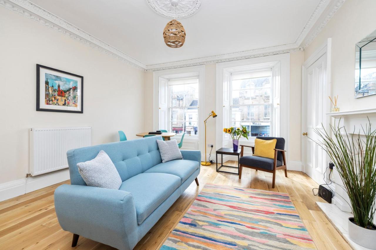 2 Bedroom Apartment On Peebles High Street Bagian luar foto