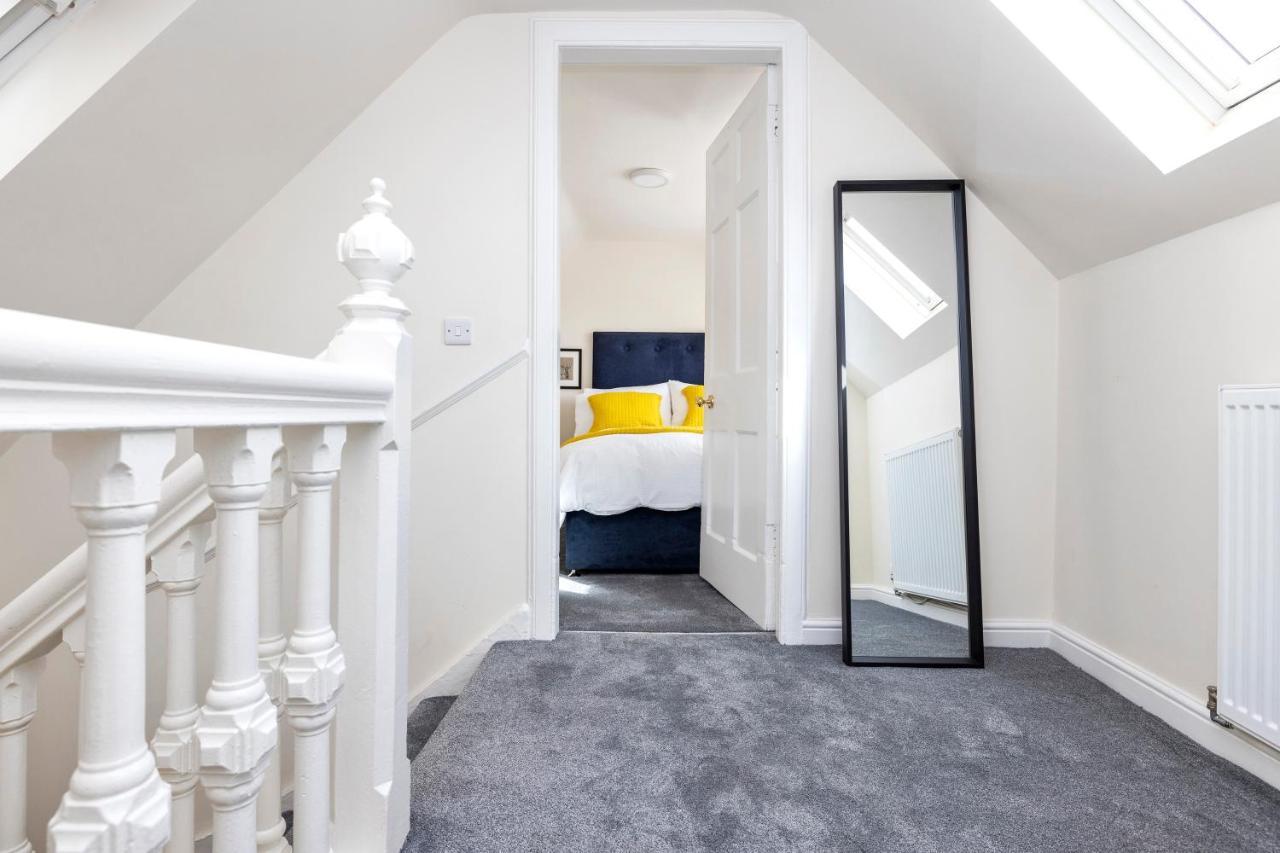 2 Bedroom Apartment On Peebles High Street Bagian luar foto